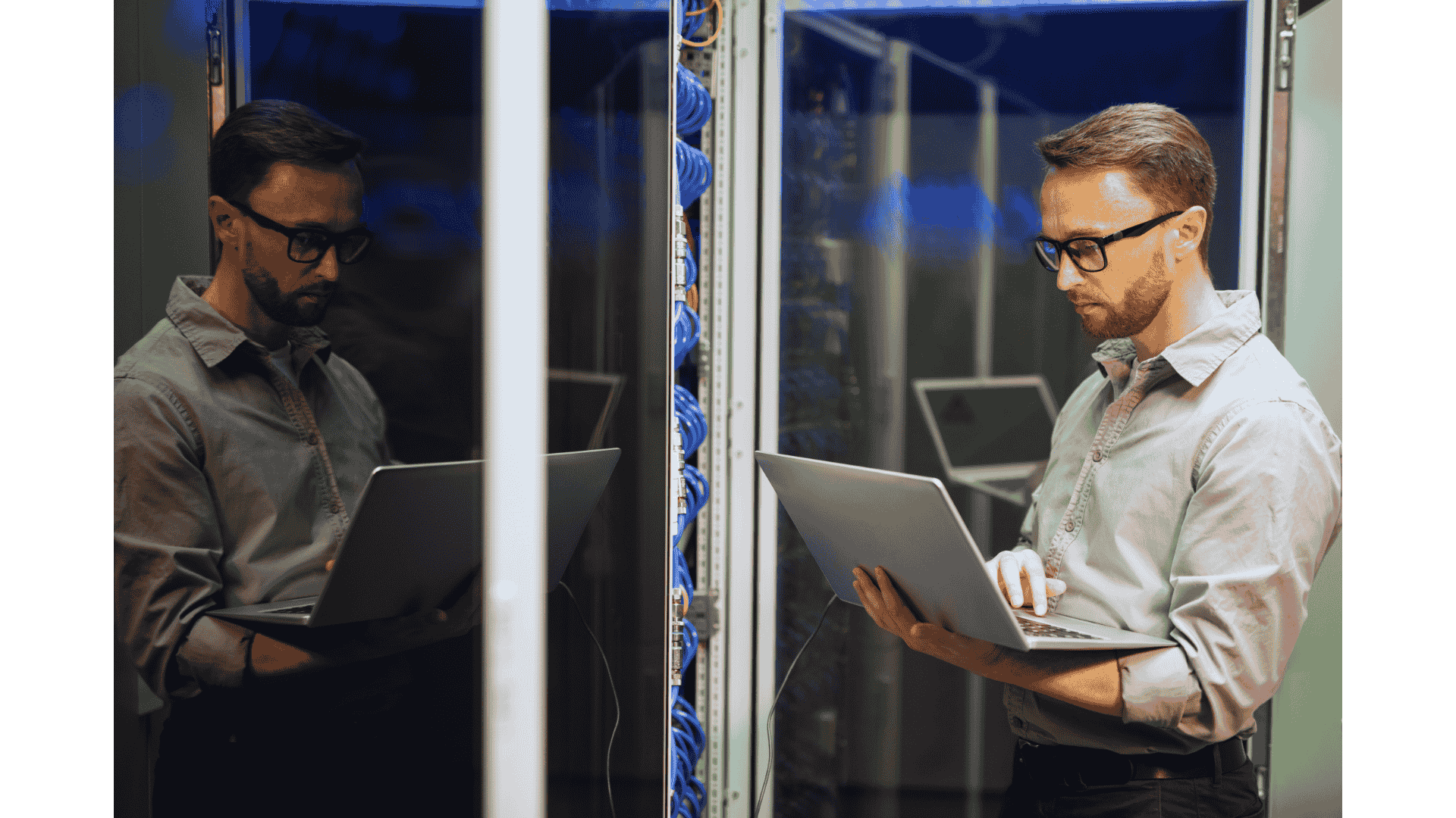 ngo-illustration-Artboard 5 IT-Dienstleister prüft Server im Rechenzentrum – Datenschutzbeauftragter für IT-Dienstleister im Einsatz